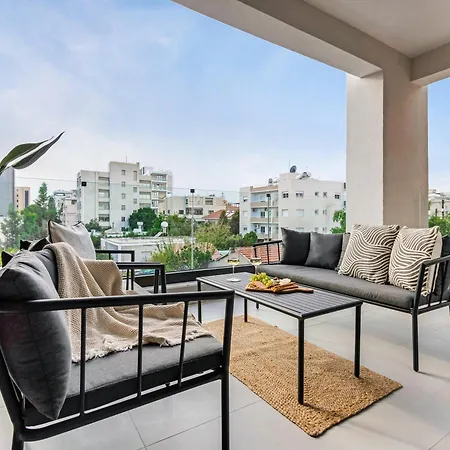 Sanders Premier Downtown Apartment