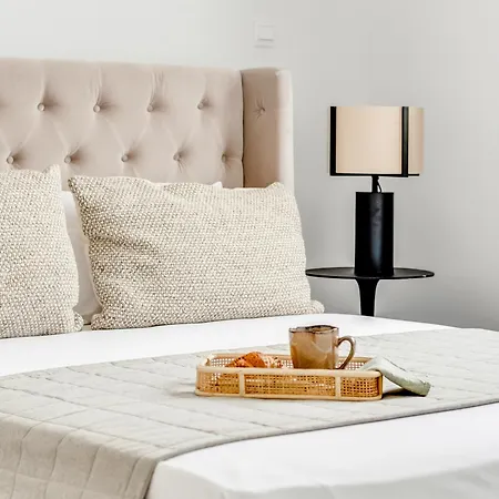 Sanders Premier Downtown Apartment *