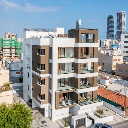 Sanders Premier Downtown Apartment *